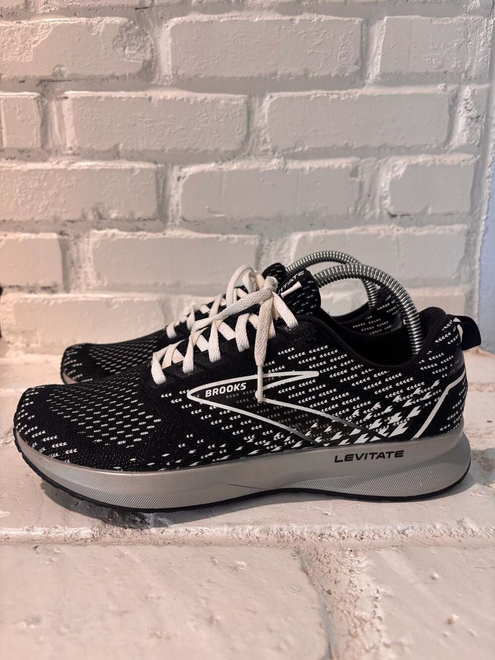 Brooks Levitate 5, Women’s size 9, Black White Athletic Running Shoes Sneakers